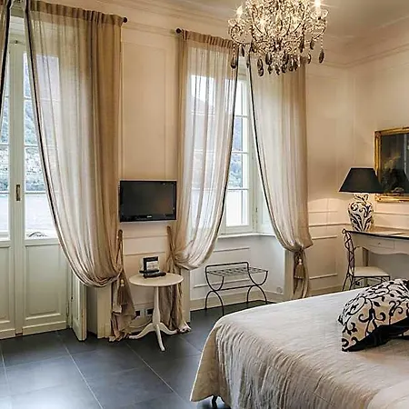 מלון Relais Vittoria 3*